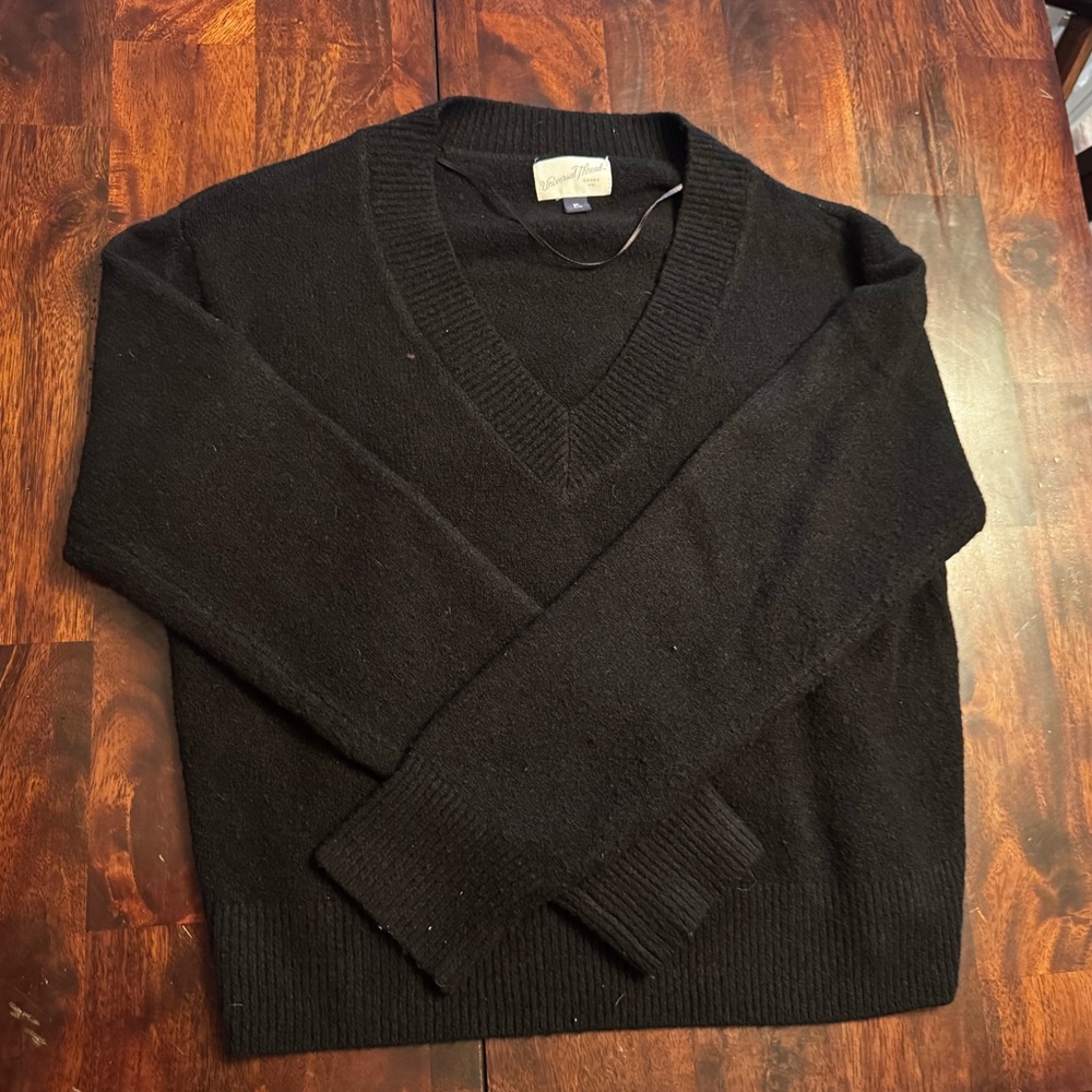 Universal Thread Women’s Dark V-Neck Sweater